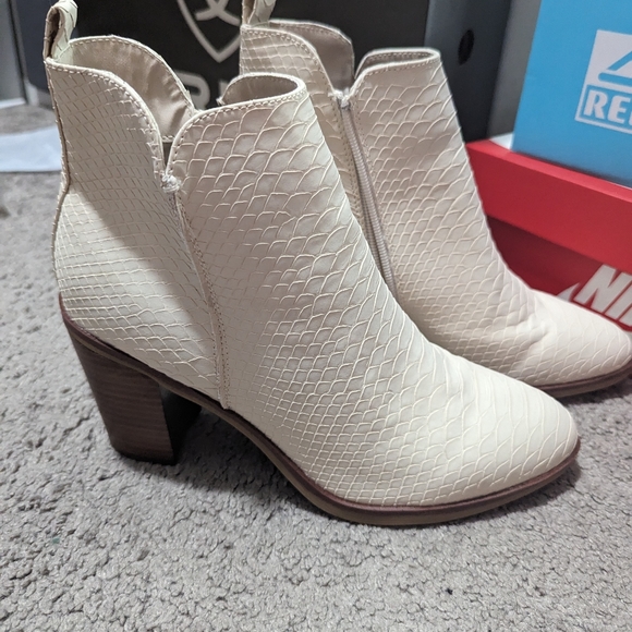 Mia Booties - Picture 1 of 4